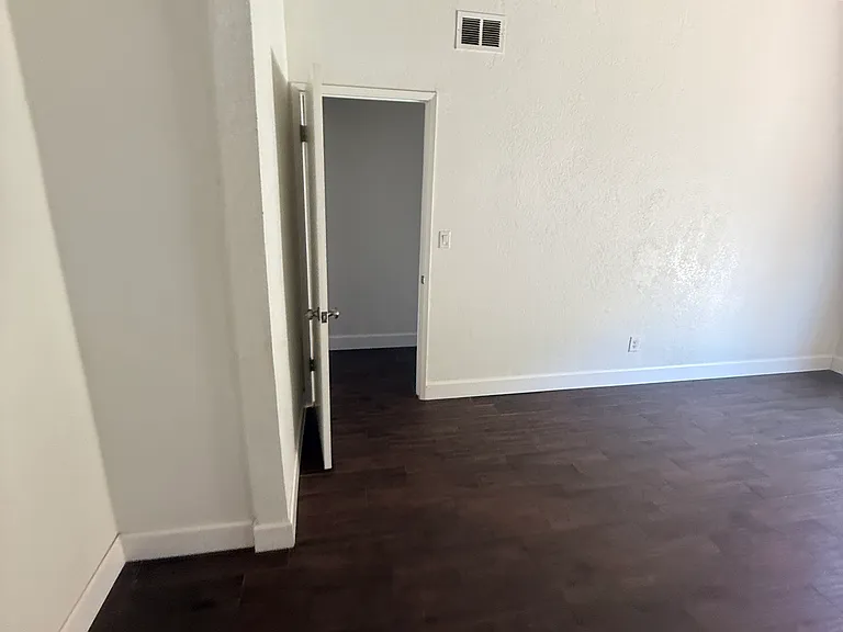 9712 Saint George St — Photo 37