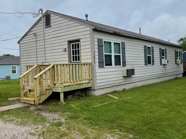 8185 Center Dr, De Soto, KS 66018