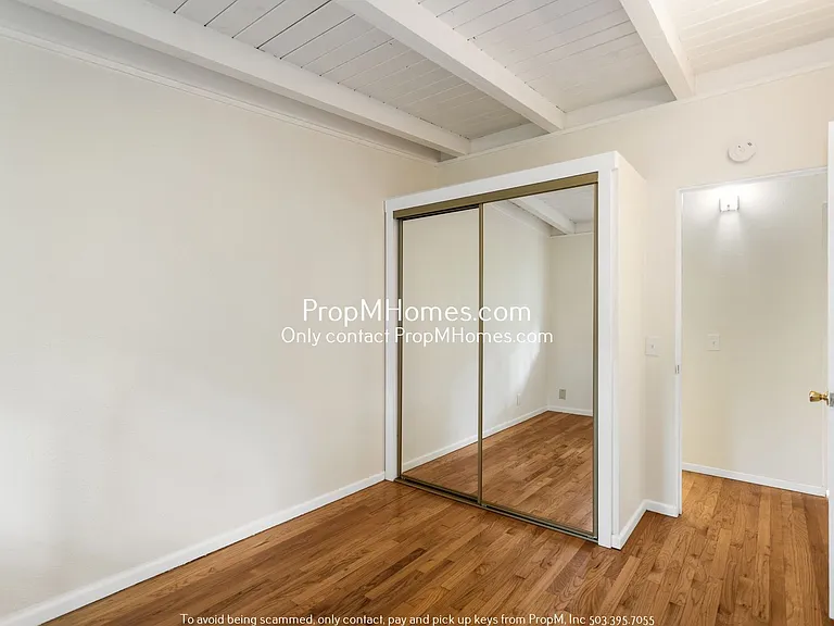 1885 SW Wellington Ave — Photo 14