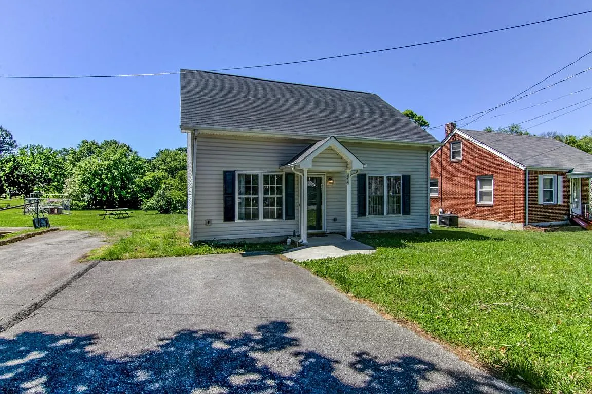 3215 Ventnor Rd SE photo 1