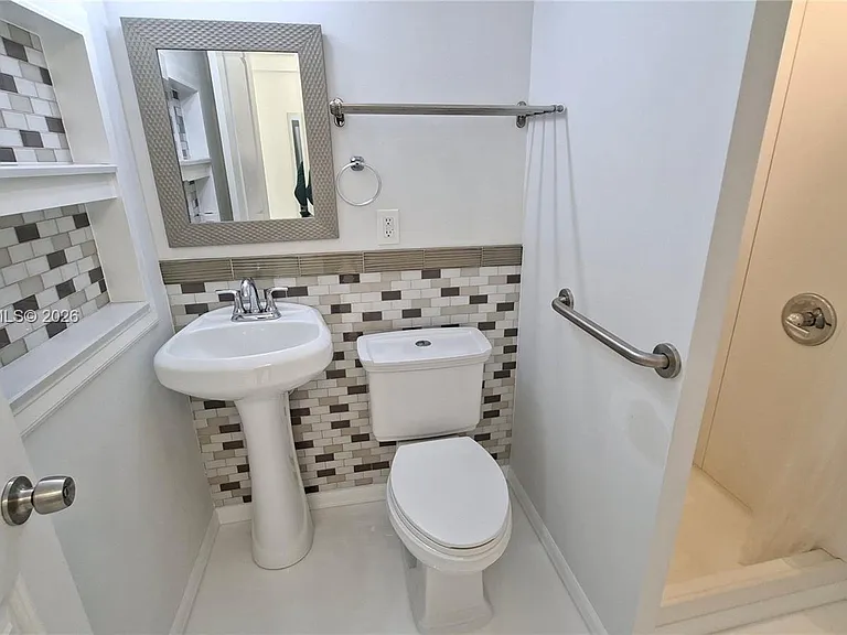 1028 S 62nd Ave #B — Photo 8