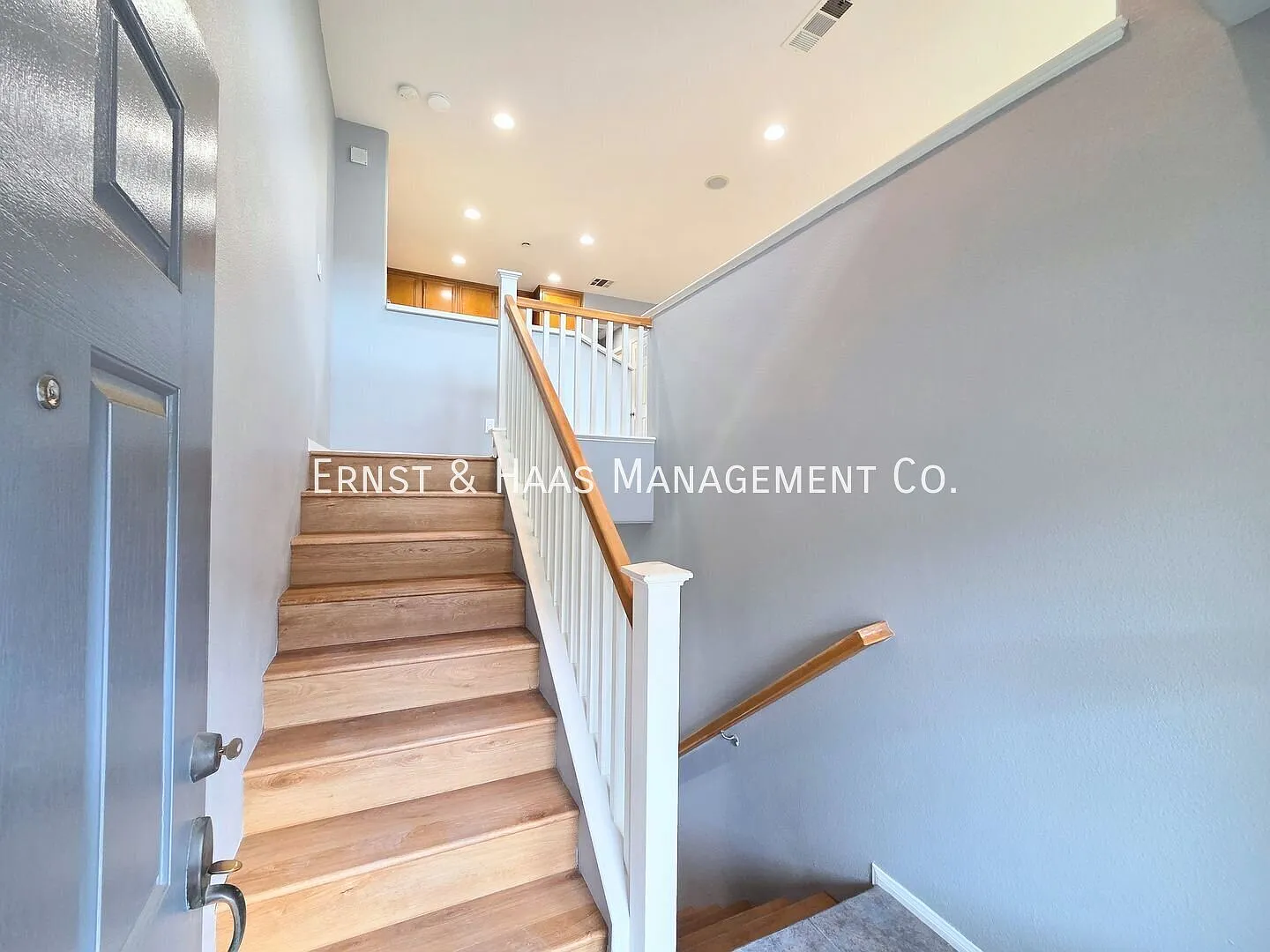 Luxury Tri-Level Townhome in Prime Irvine Location 2BR, 2.5BA with 2-Car Garage! — Photo 4