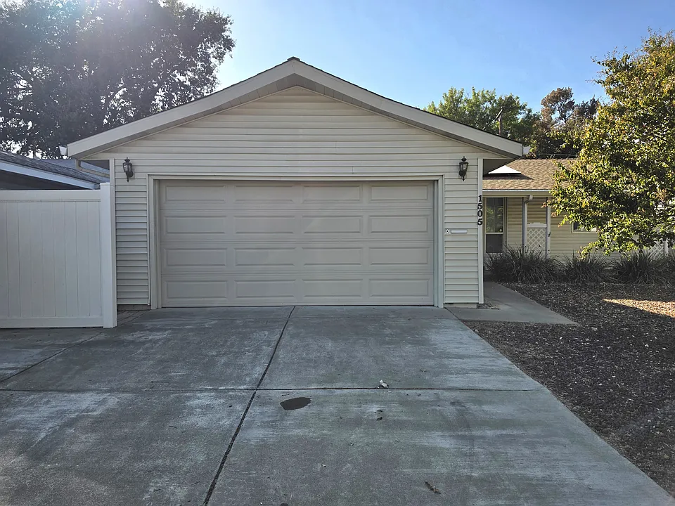 1505 Pacific Dr
