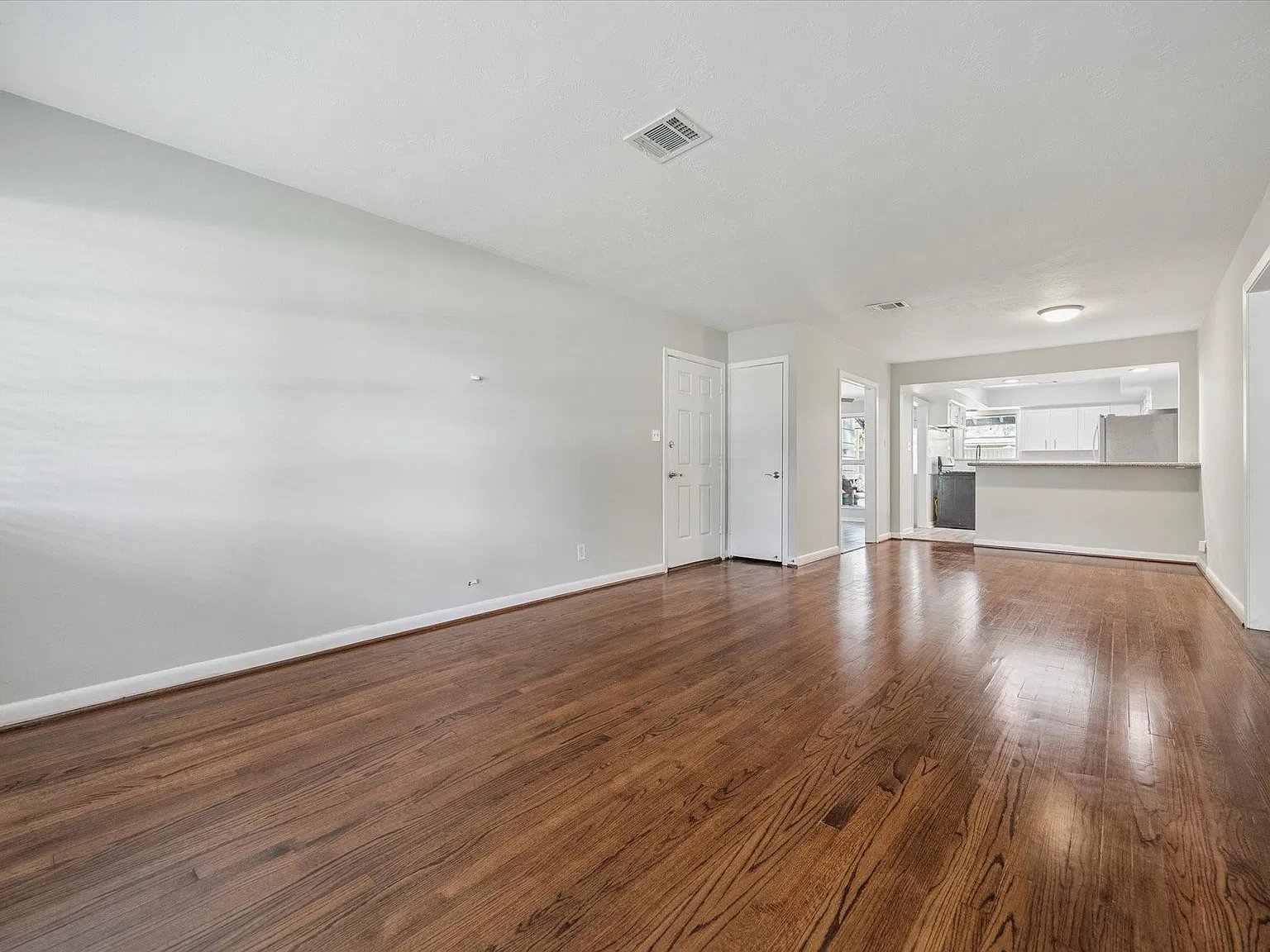 3 bed, 2.0 bath, 1478 sqft, $2,000 — Photo 2
