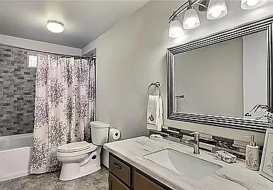 Upstairs guest bathroom/bathroom