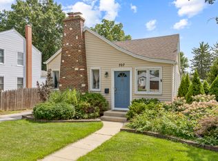 707 Richards St, Geneva, IL 60134