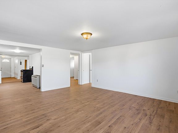 4th image of 408 Ross Ave N