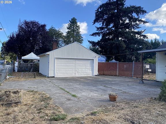 5th image of 11511 SE Harold St
