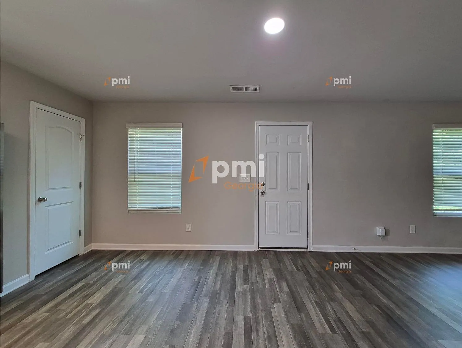 3 bed, 2.5 bath, 1606 sqft, $1,595 — Photo 3