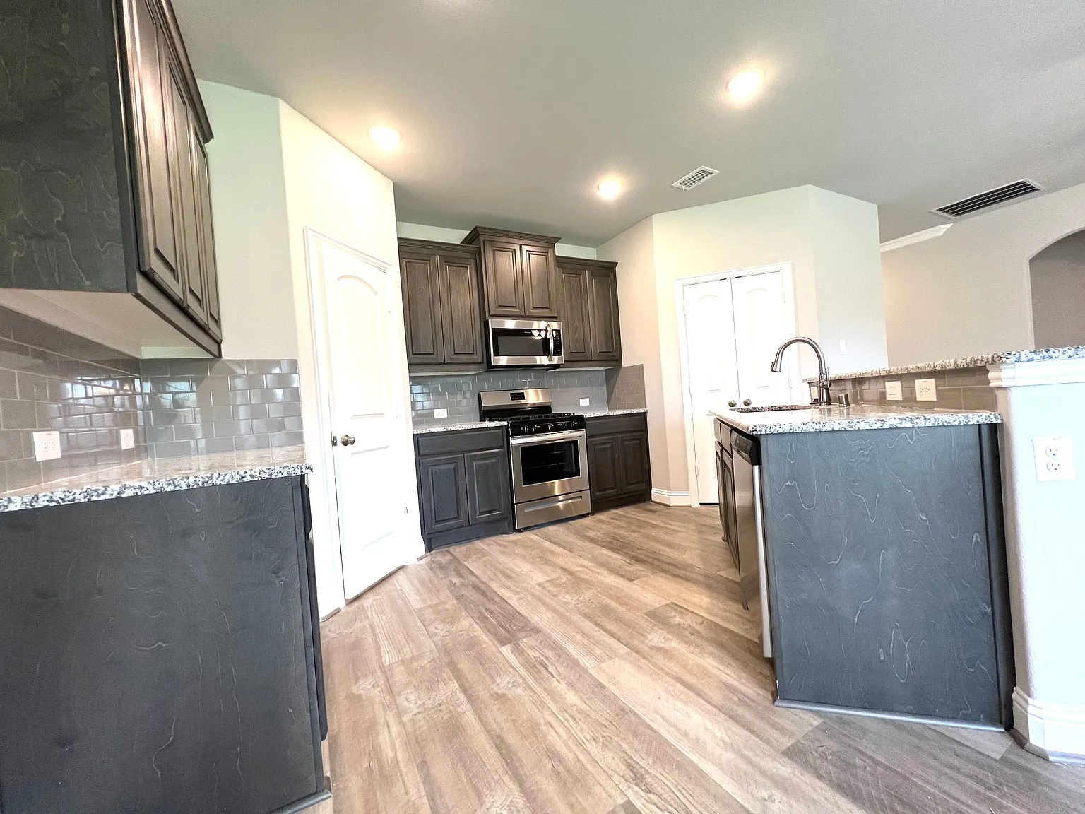 4003 Cottontail Dr — Photo 4