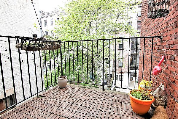 1st image of 108 W 71st St #6