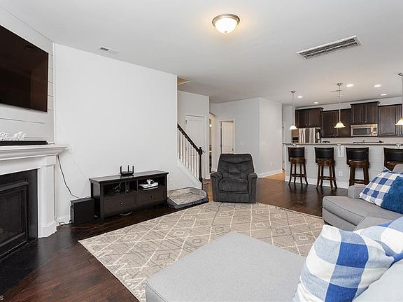 5th image of 1017 Wisteria Dr