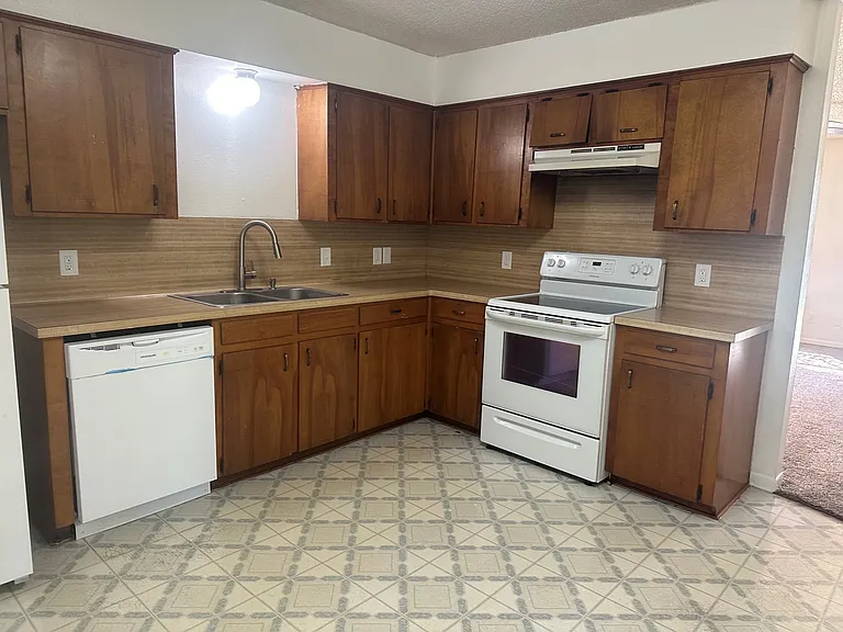 101 Willenberg St #8 — Photo 2