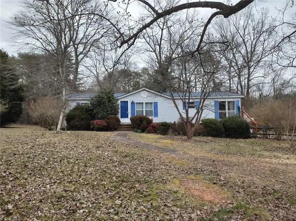 320 S Edgewood Rd, Eden, NC 27288