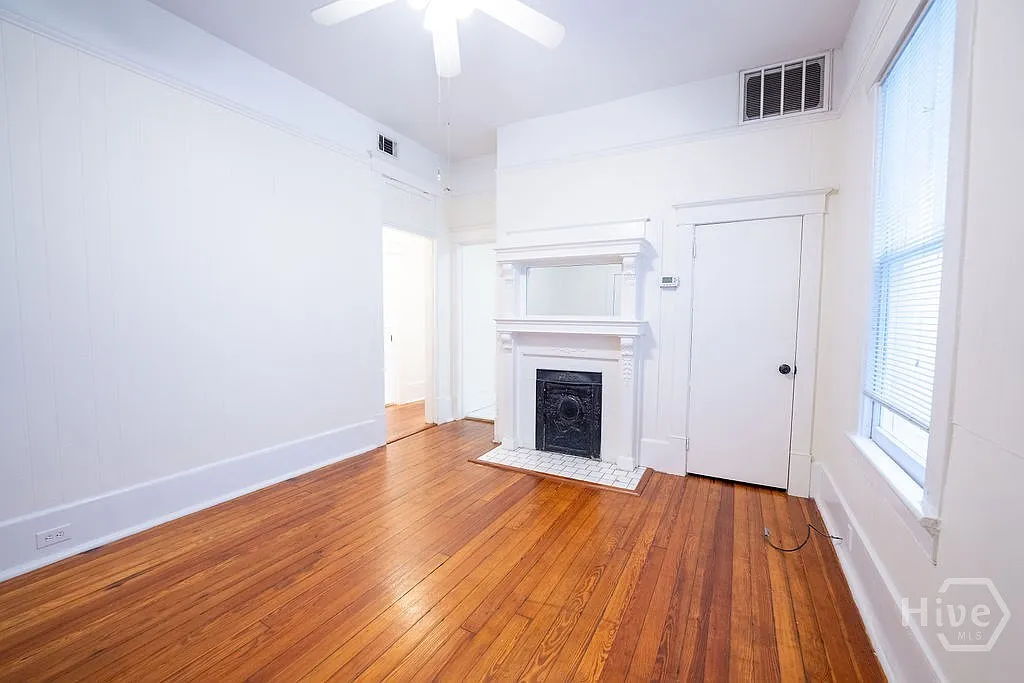 1 bed, 1.0 bath, 1000 sqft, $1,800 — Photo 3