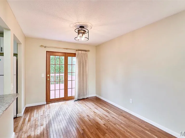 241 Valleyoak Ct — Photo 5