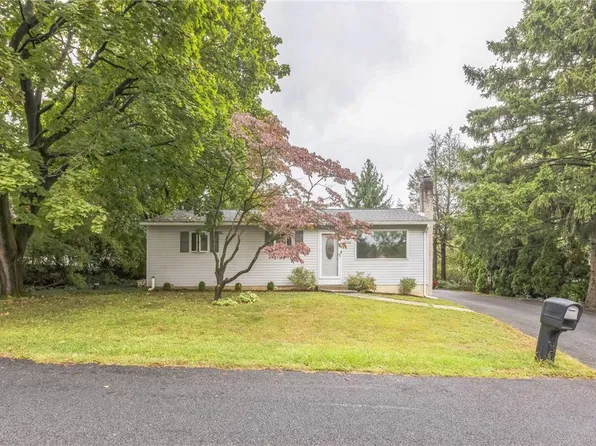 5510 Merry Ln, Allentown, PA 18104