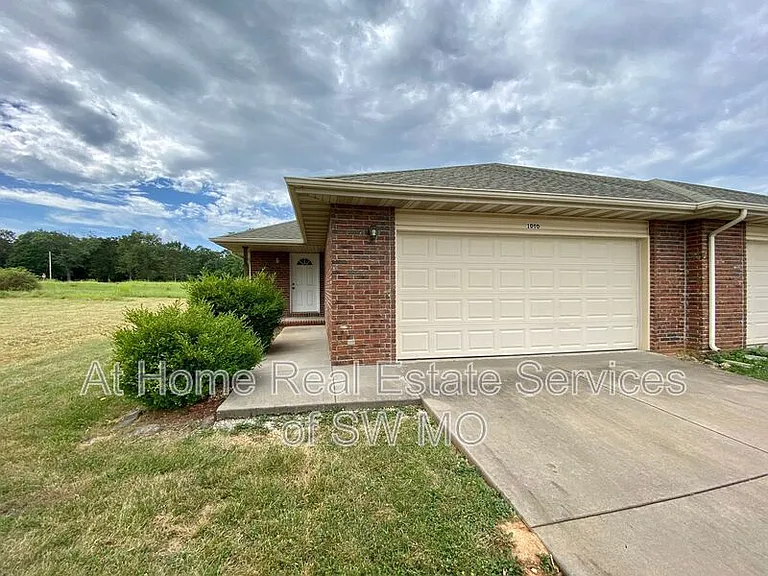 1090 W Red Ln — Photo 1