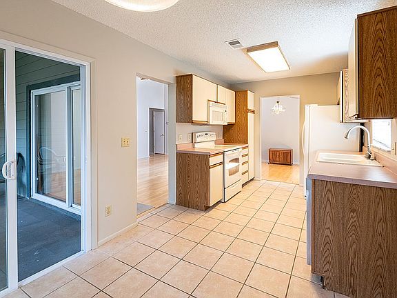 3rd image of 742 Birgham Pl