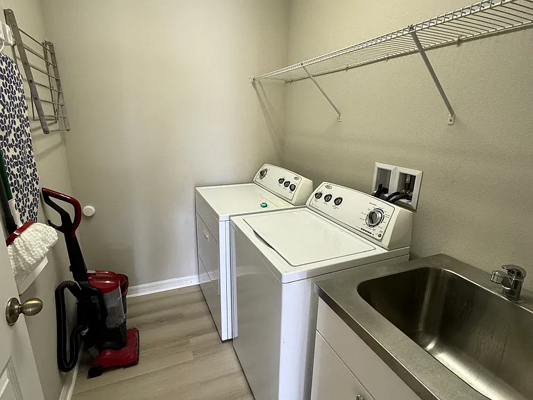 470 Las Fuentes Dr — Photo 16
