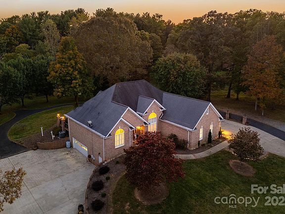 3rd image of 5591 Quail Creek Dr