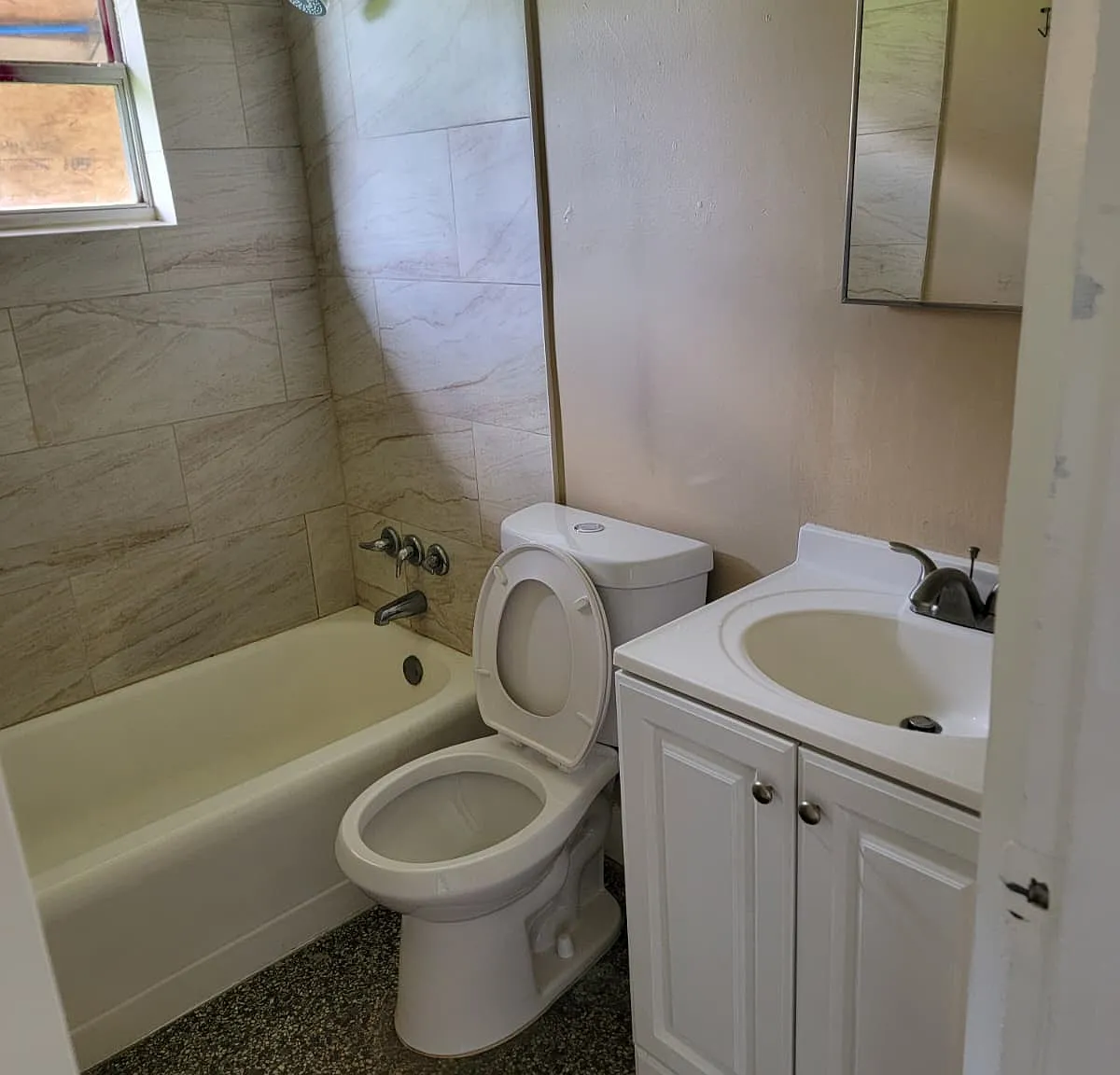 2 bed, 900 sqft, $1,350 — Photo 2