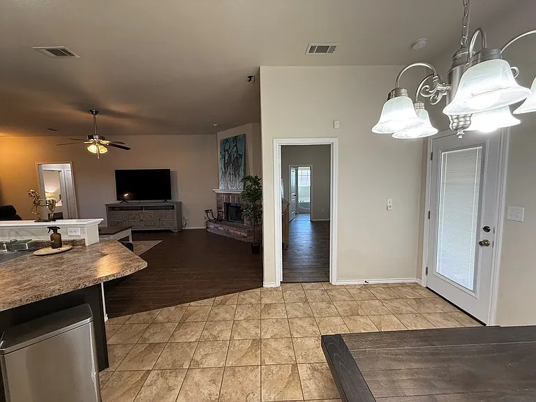 9915 Lamar Ave — Photo 16