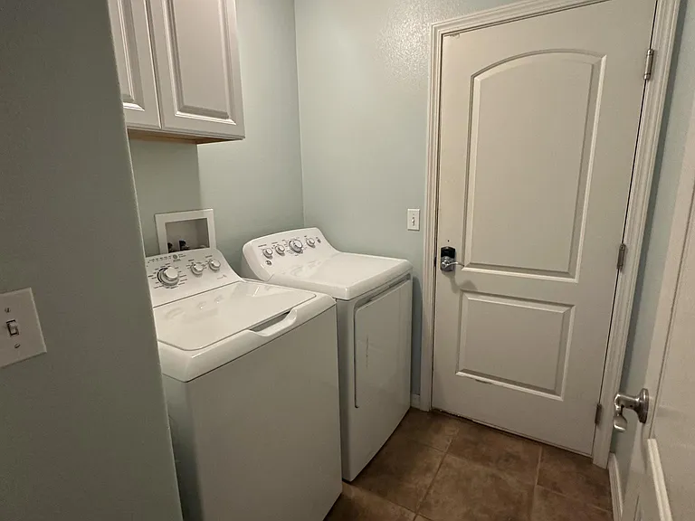 821 Circle Dr — Photo 9