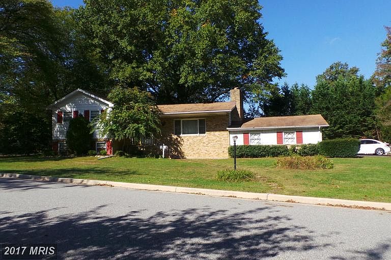 1st image of 124 1st Ave W