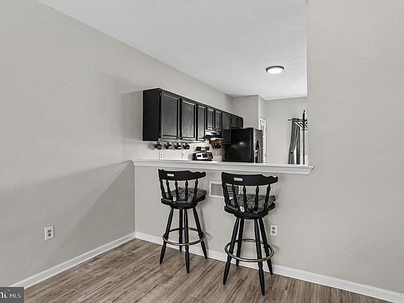 5th image of 122 Cherry Tree Ln