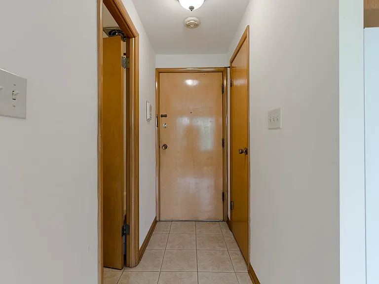 Chicago Place Apartments — Photo 4