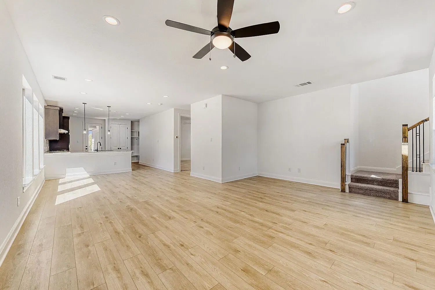 4 bed, 2.5 bath, 2274 sqft, $2,700 — Photo 2
