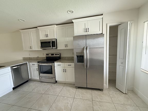 5th image of 10440 Grimes St