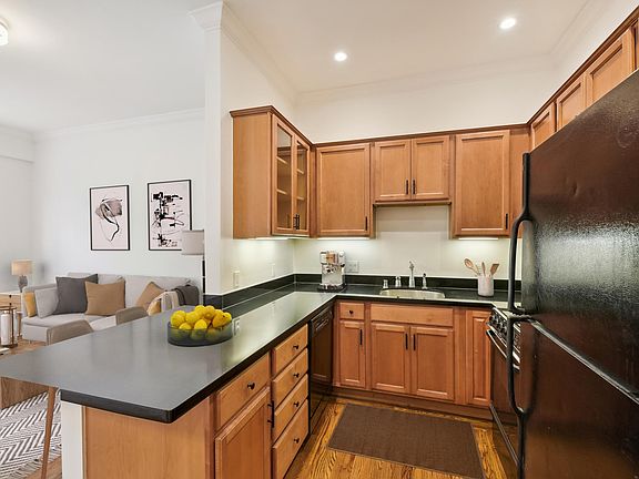 4th image of 3064 Sacramento St APT 1