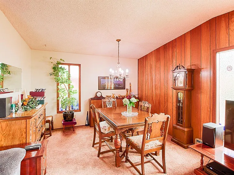 7899 Beverly Dr — Photo 2