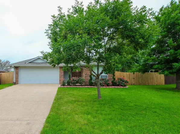 105 Ash Dr, Bullard, TX 75757