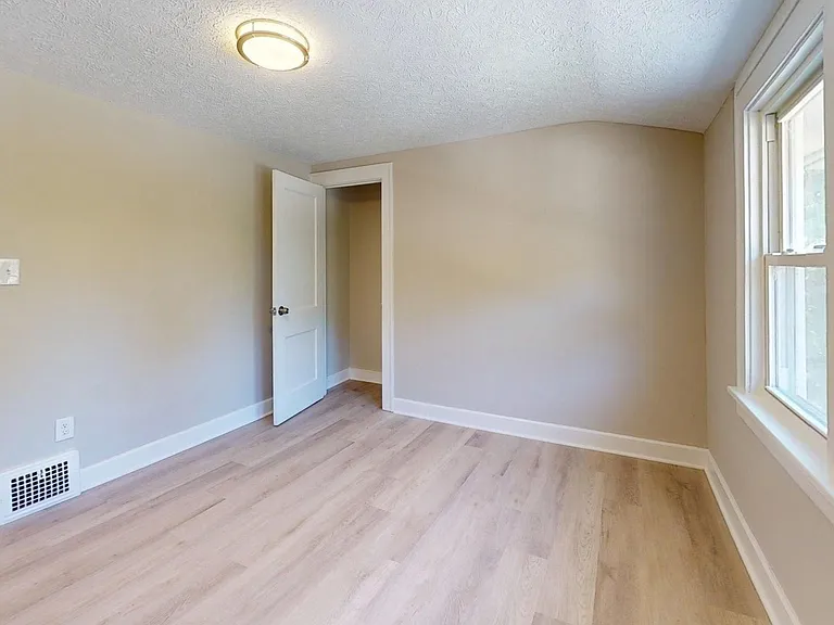 4528 Rainbow Rd — Photo 60