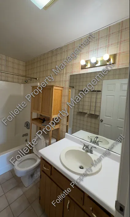 2 bed, 714 sqft, $1,000 — Photo 3