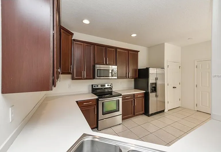 3571 Parkridge Cir #13-103 — Photo 2