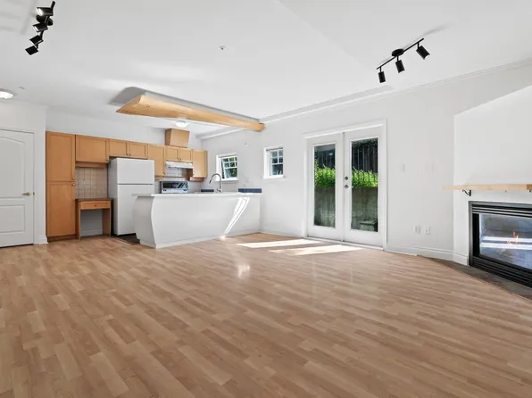3027 W 7th Ave, Vancouver, BC V6K 1Z7