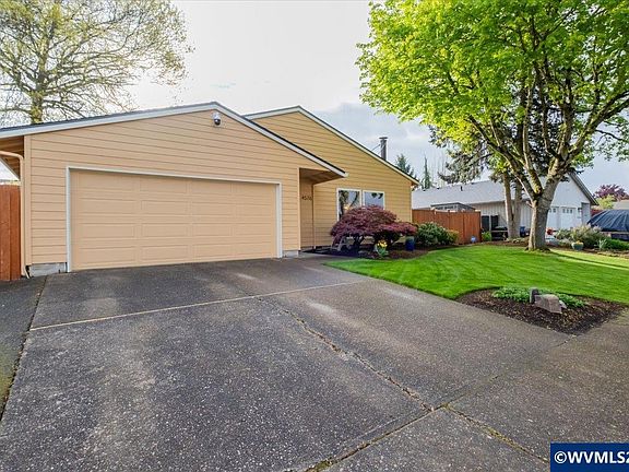 3rd image of 4576 Goldenrod Ave NE