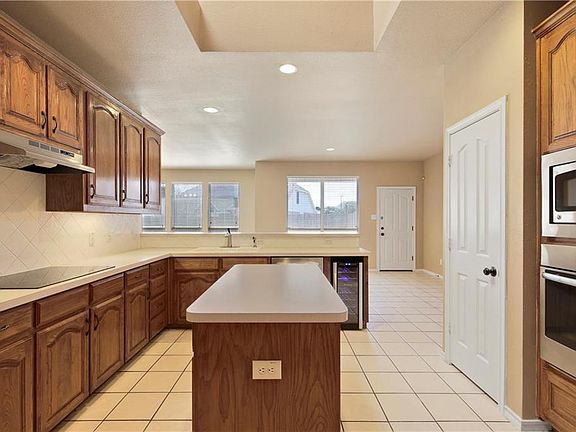 3rd image of 2308 Calmont Dr