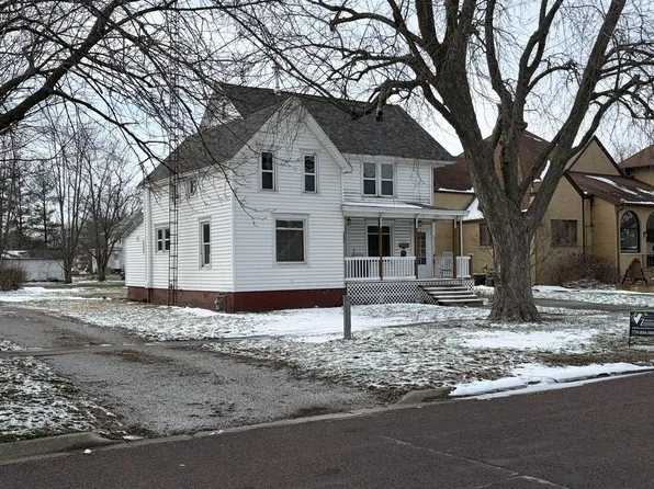 154 N Cherry St, El Paso, IL 61738