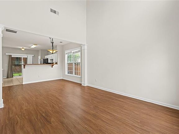 4th image of 2704 Regent Walk Dr