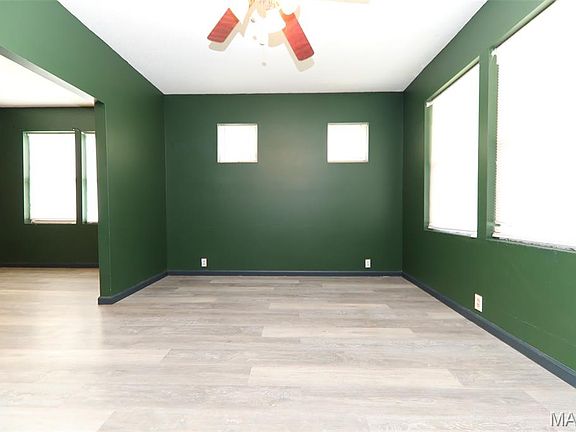 3rd image of 2459 Jerden Ave