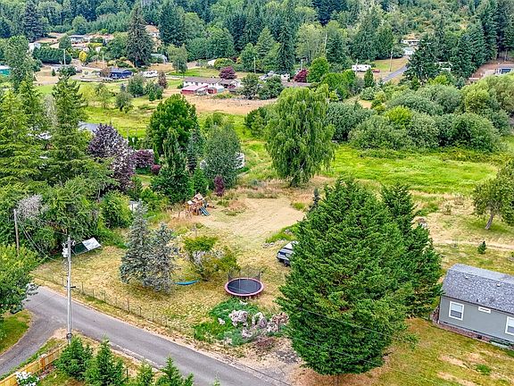 4th image of 23 Garden Tracts Road