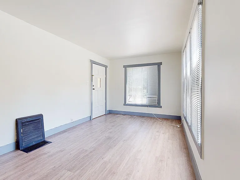 1127 Bell St — Photo 7