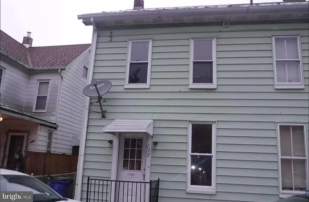 132 Randolph Ave photo 1