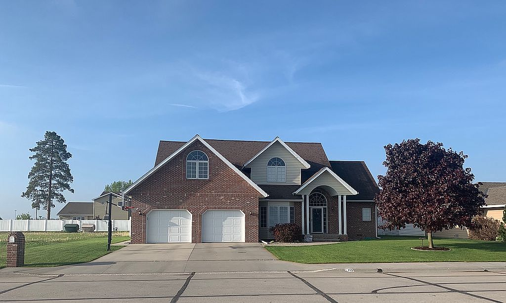 715 E 18th St, Cozad, NE 69130 Zillow