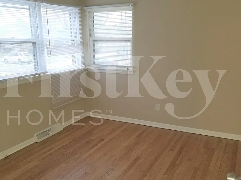 1526 Mandel Ave — Photo 5